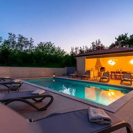 度假居 Alena Vižinada