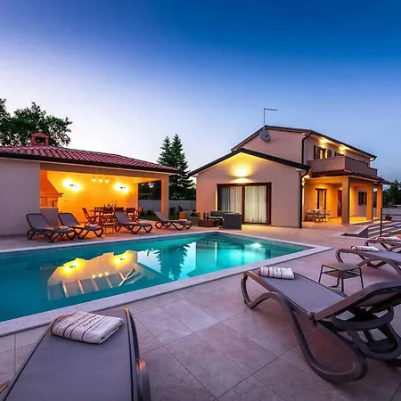 度假居 Alena Vižinada