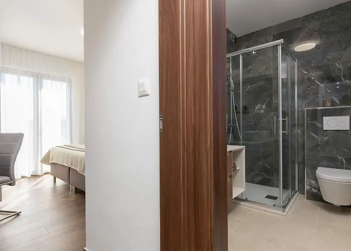 Semesterbostad Alena *