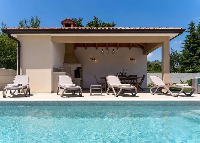 Alena Semesterbostad *