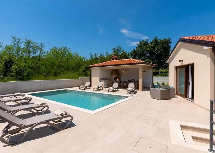 Alena Semesterbostad *