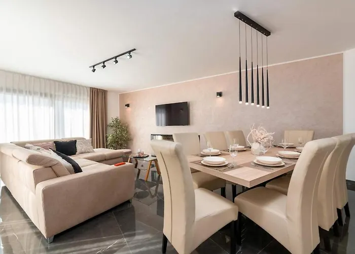 Semesterbostad Alena *