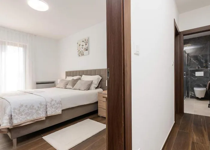 Alena Semesterbostad