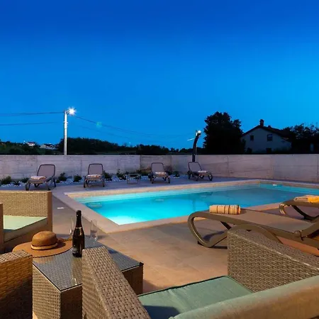 Alena Holiday home Vizinada